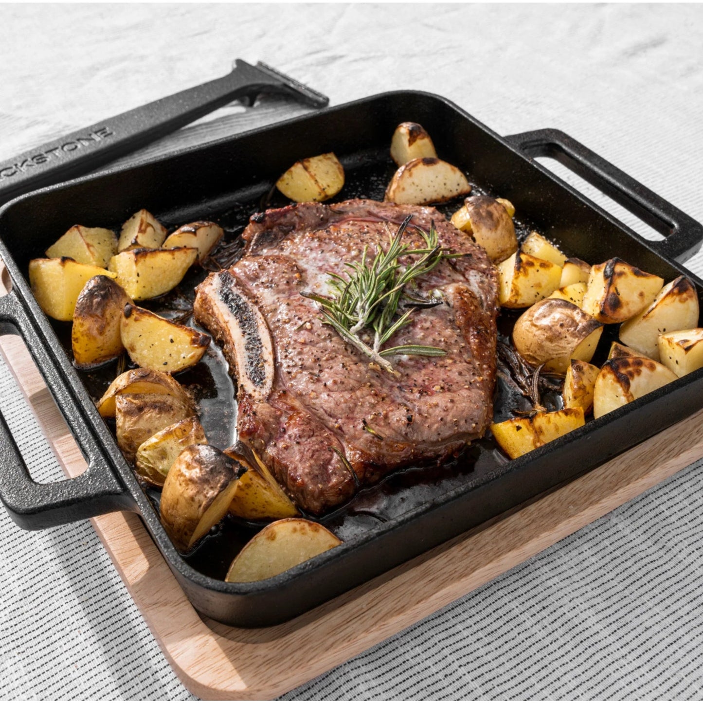 Blackstone Cast Iron Deep Dish Pizza Kit with Removable Handle & Wood Trivet NIB