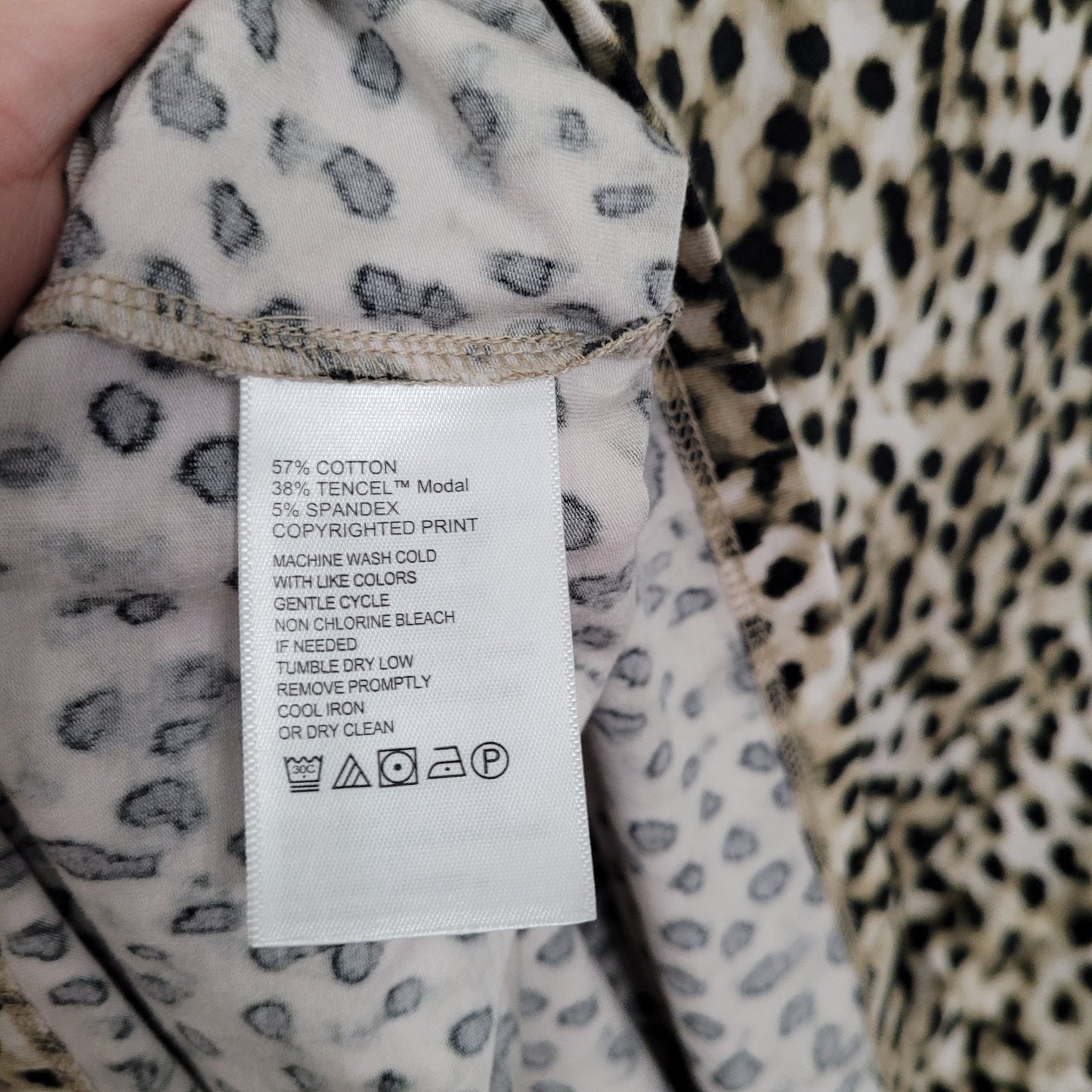 Tommy Bahama Women Buttery Soft Leopard Print Shirt Small Short Sleeve