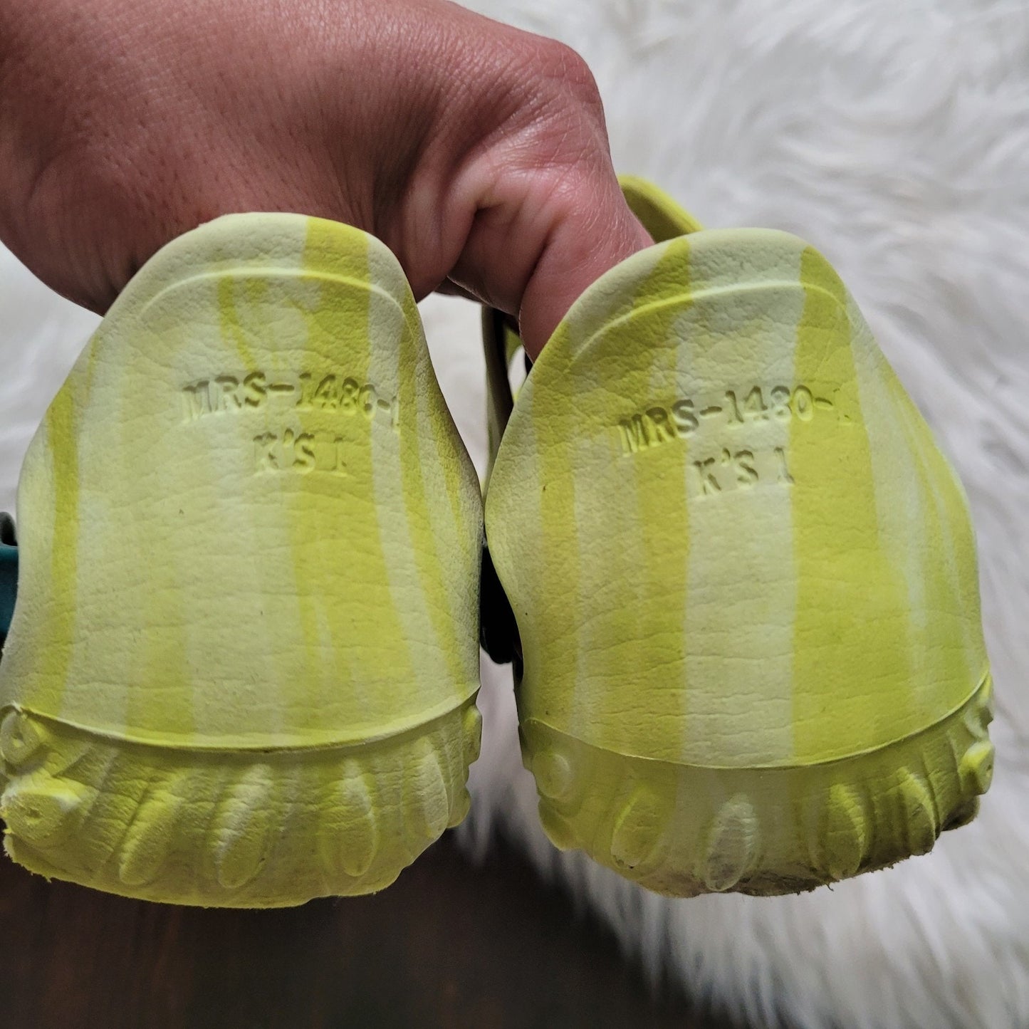 Merrell Hydro Moc Big Kids Size 1 Yellow Green Slip On Clogs Water Shoes