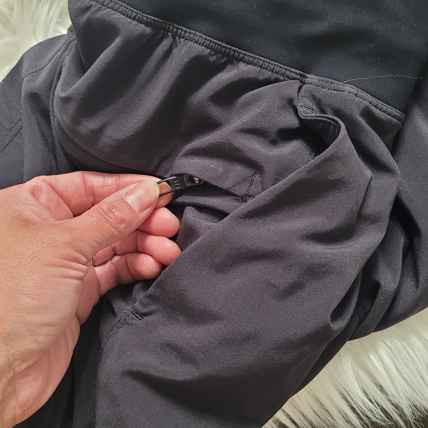 Lululemon Men’s Small Black Shorts Pockets RN 106259 Athletic Training EUC