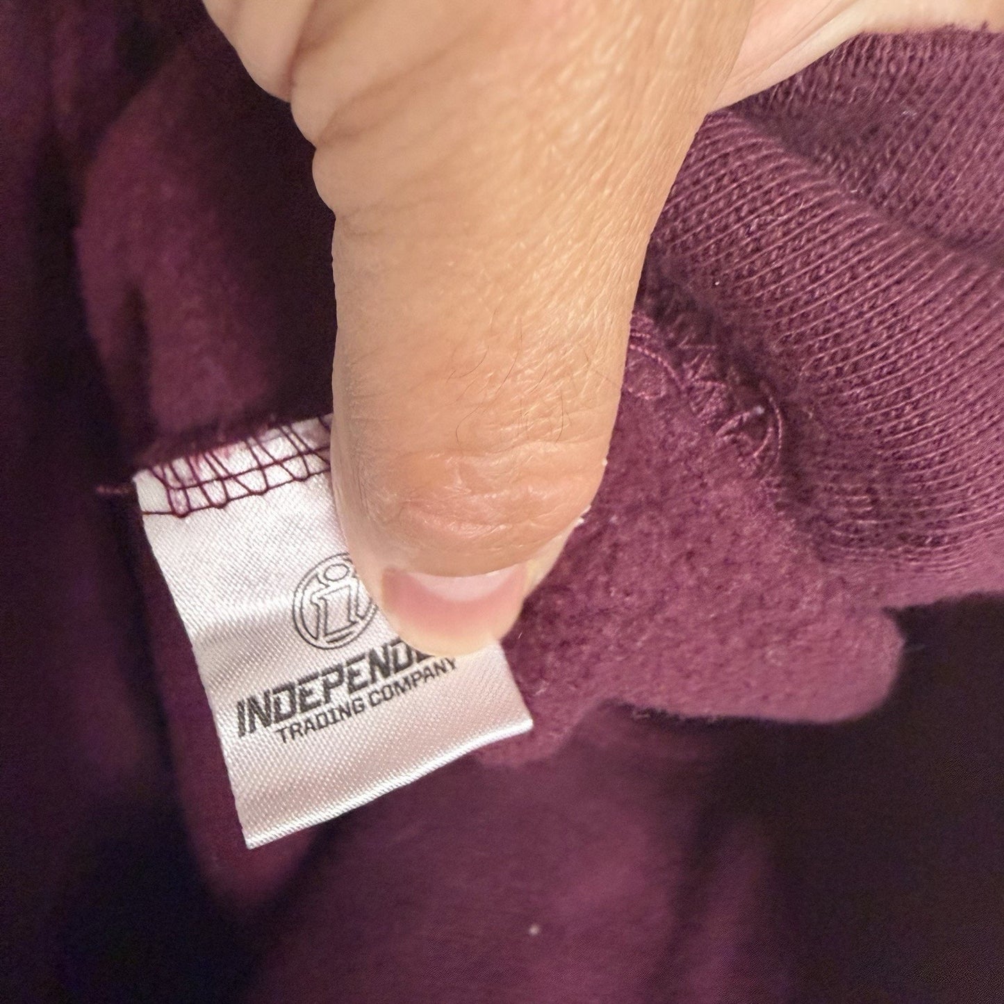 Independent Womens M Plum Crewneck Sweatshirt Priceless Graphic Pullover Classic