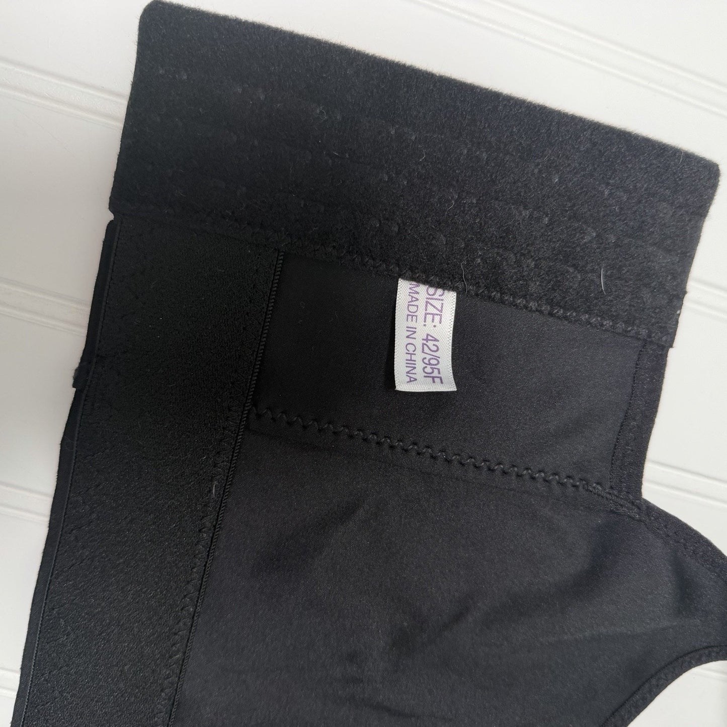 Unbranded Bra Size 42/95F Black Wide Back Band Padded Underwire