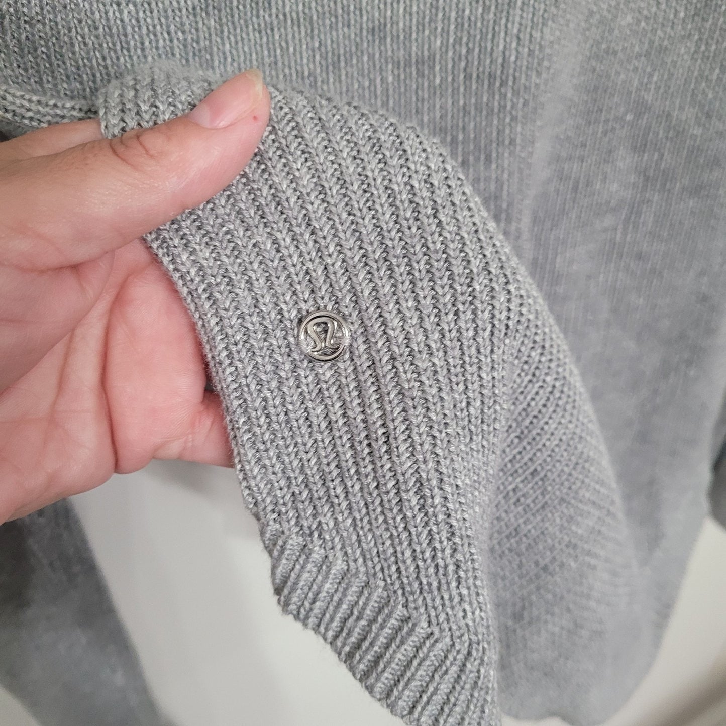 Lululemon Sweater Womens Medium Gray Cabin Yogi Cashmere Bamboo Running Pullover