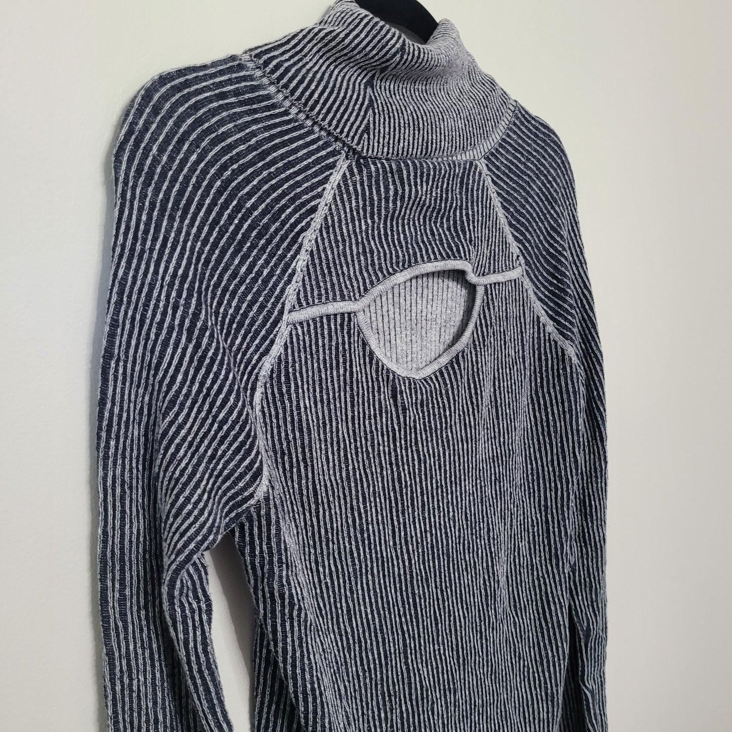 Abercrombie & Fitch Women’s M Gray Ribbed Turtleneck Sweater Open Back Knit Y2K