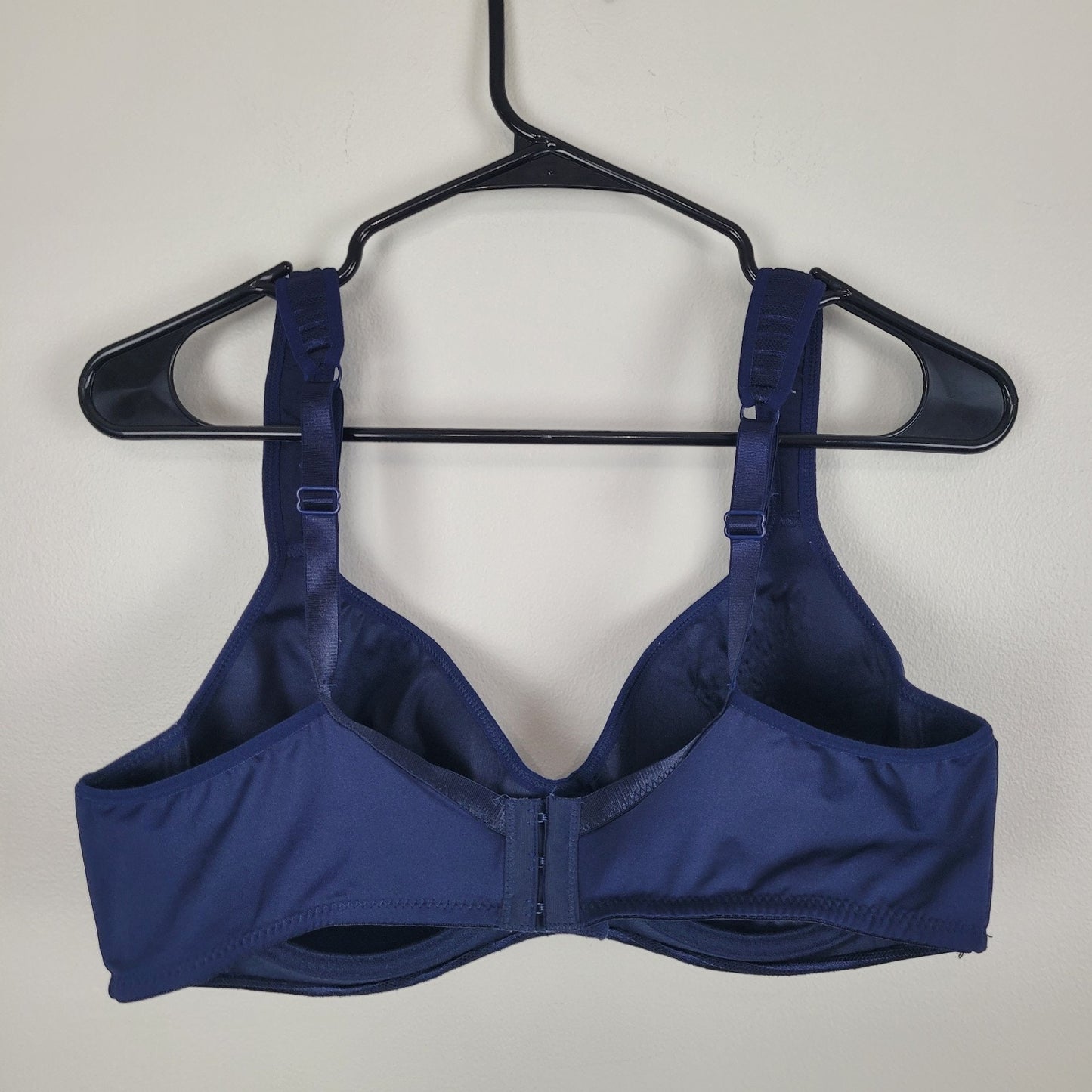 Izod Womens 38C Navy Blue Lightly Padded Underwire Bra GUC Minimal Wear