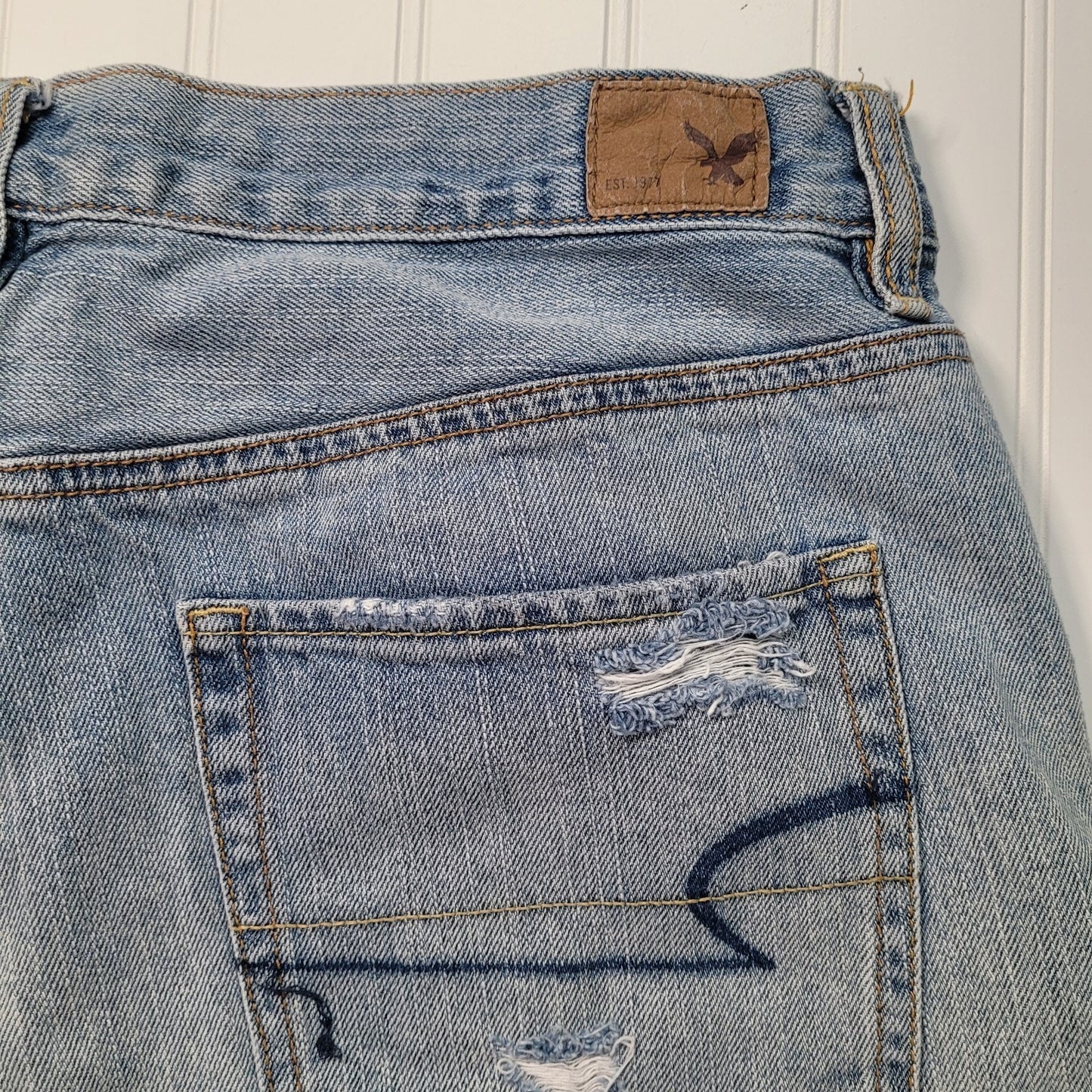 American Eagle Womens 6 Shortie Denim Shorts Light Wash Distressed Button Fly Y2