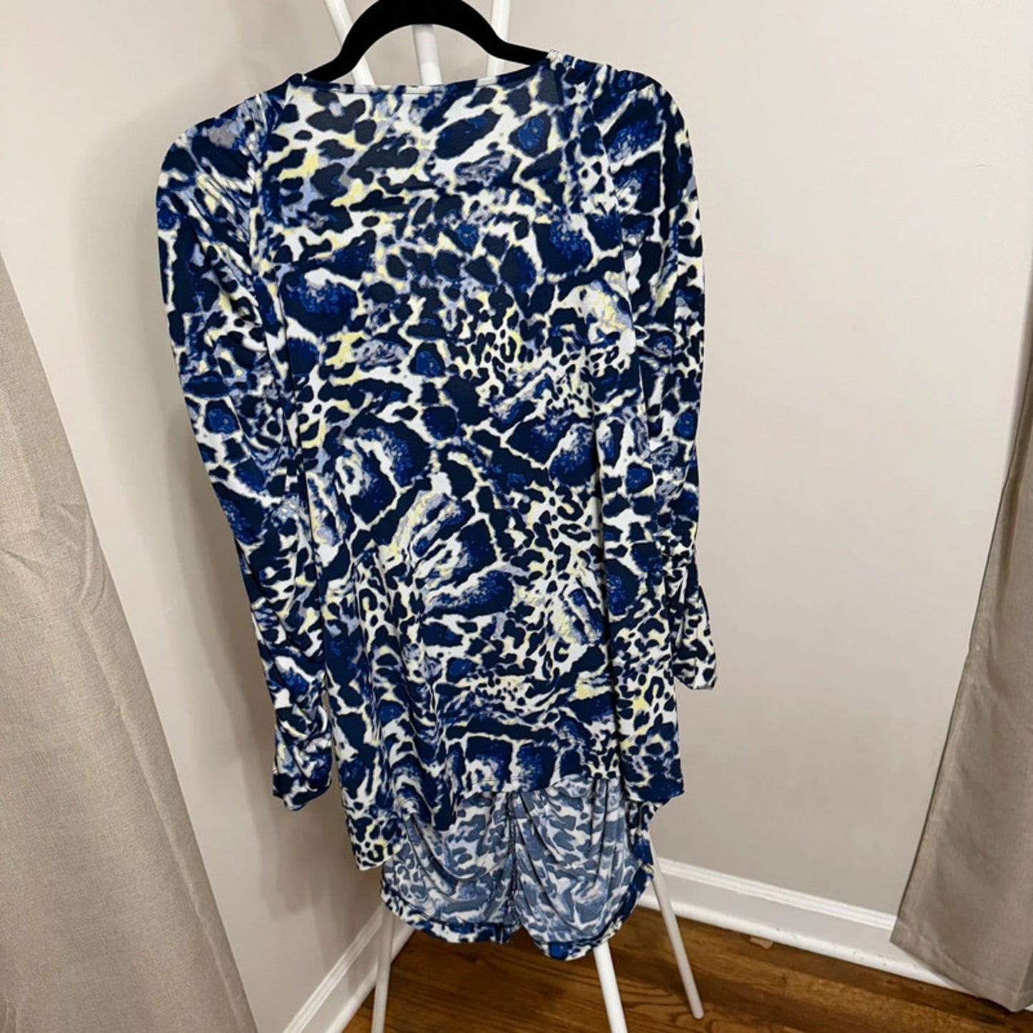 Fashion Bug Women’s 2XL Ruched Tunic Top Blue White Animal Print