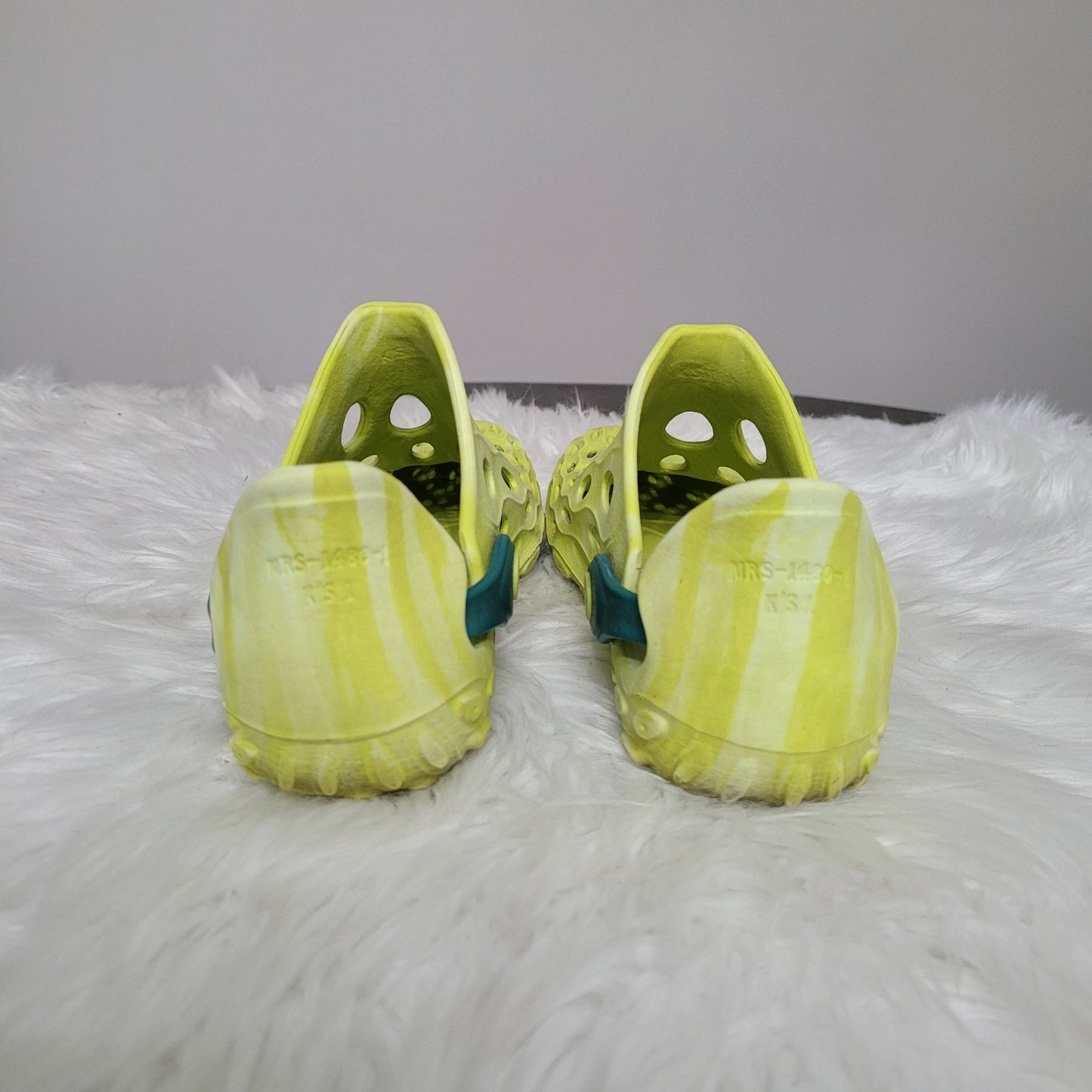 Merrell Hydro Moc Big Kids Size 1 Yellow Green Slip On Clogs Water Shoes