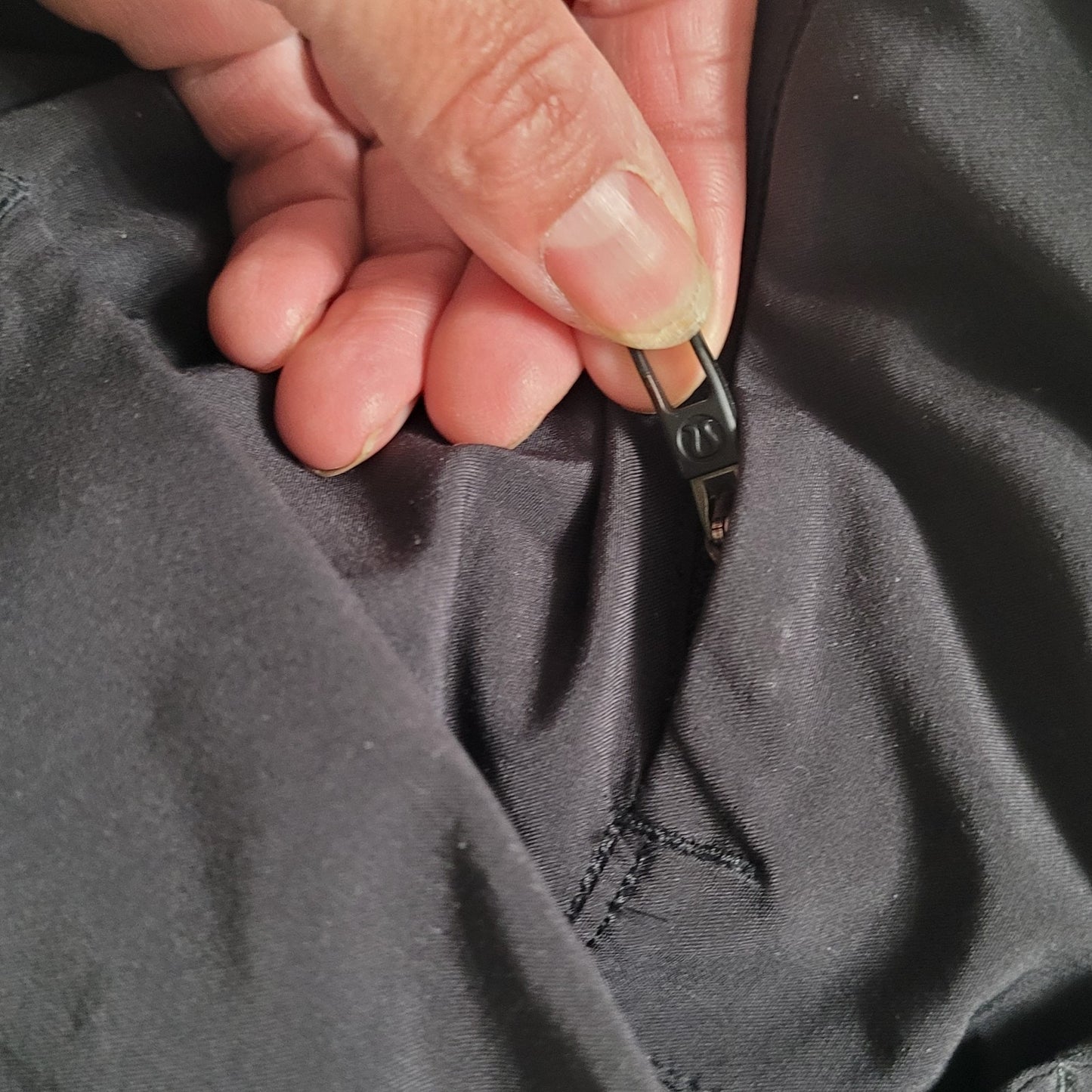 Lululemon Men’s Small Black Shorts Pockets RN 106259 Athletic Training EUC