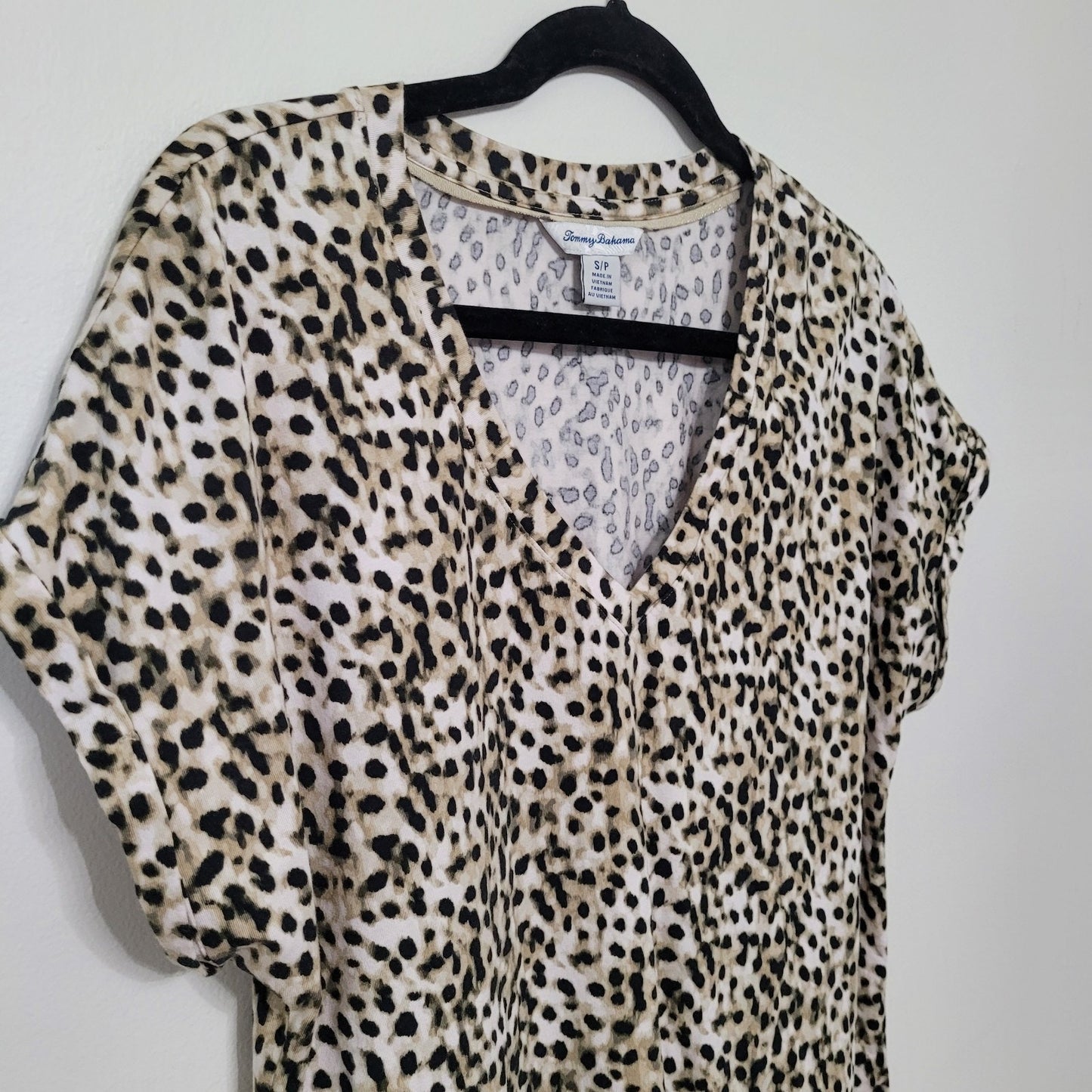 Tommy Bahama Women Buttery Soft Leopard Print Shirt Small Short Sleeve