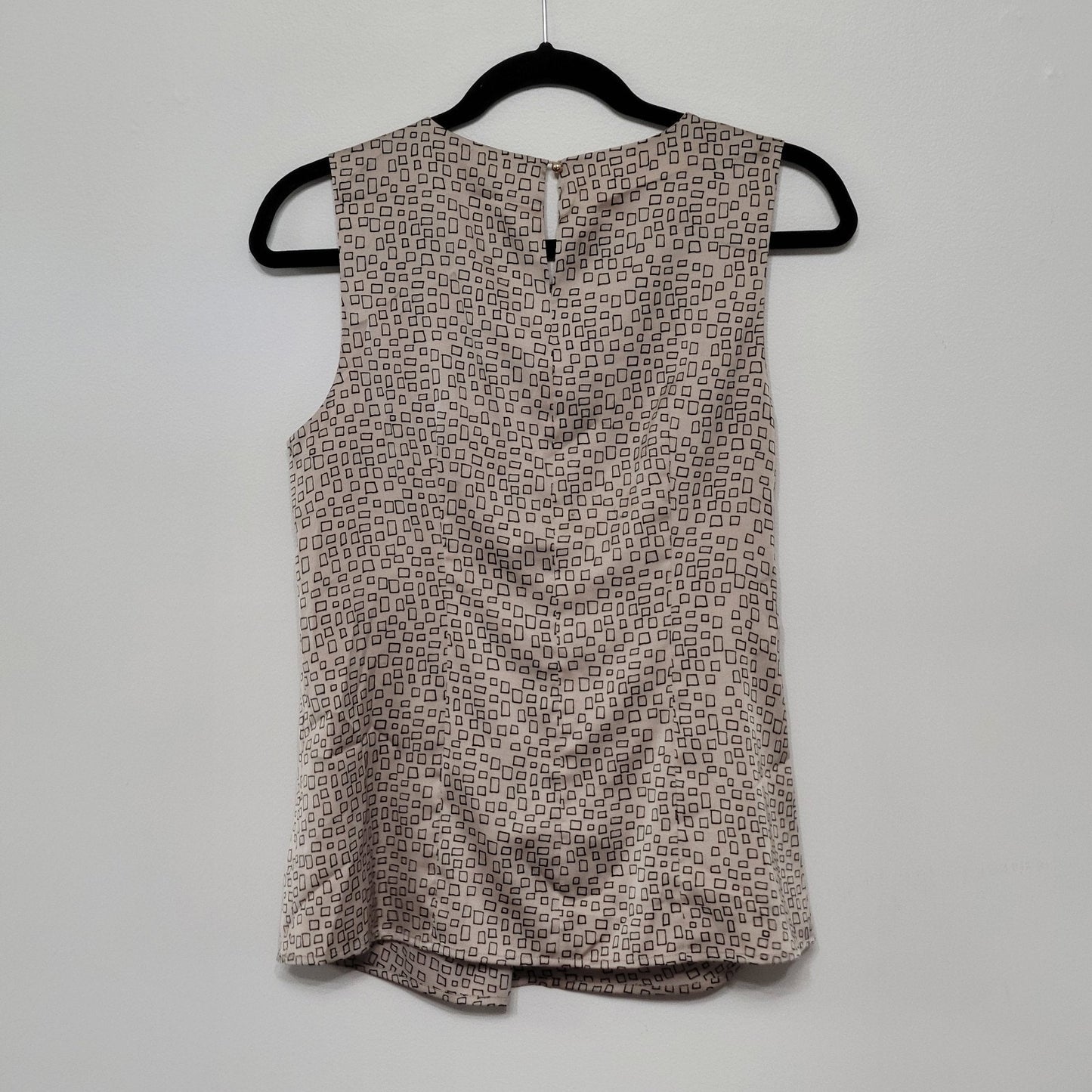 Ann Taylor Sleeveless Blouse Size 6 Tan Black Geometric Print Sarong Style