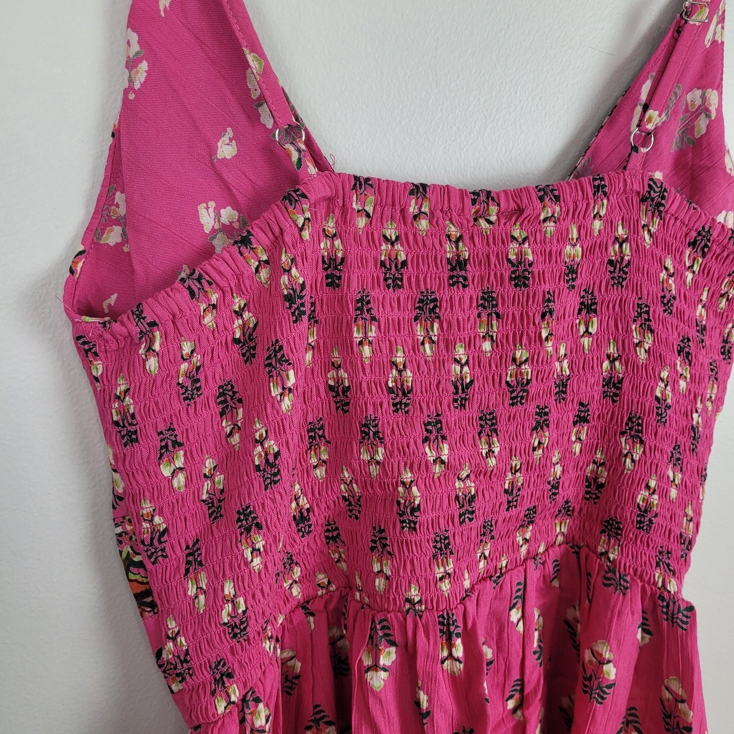 Angie Womens M Pink Floral V-Neck Tank Top NWT Y2K Boho Festival Front Cutout