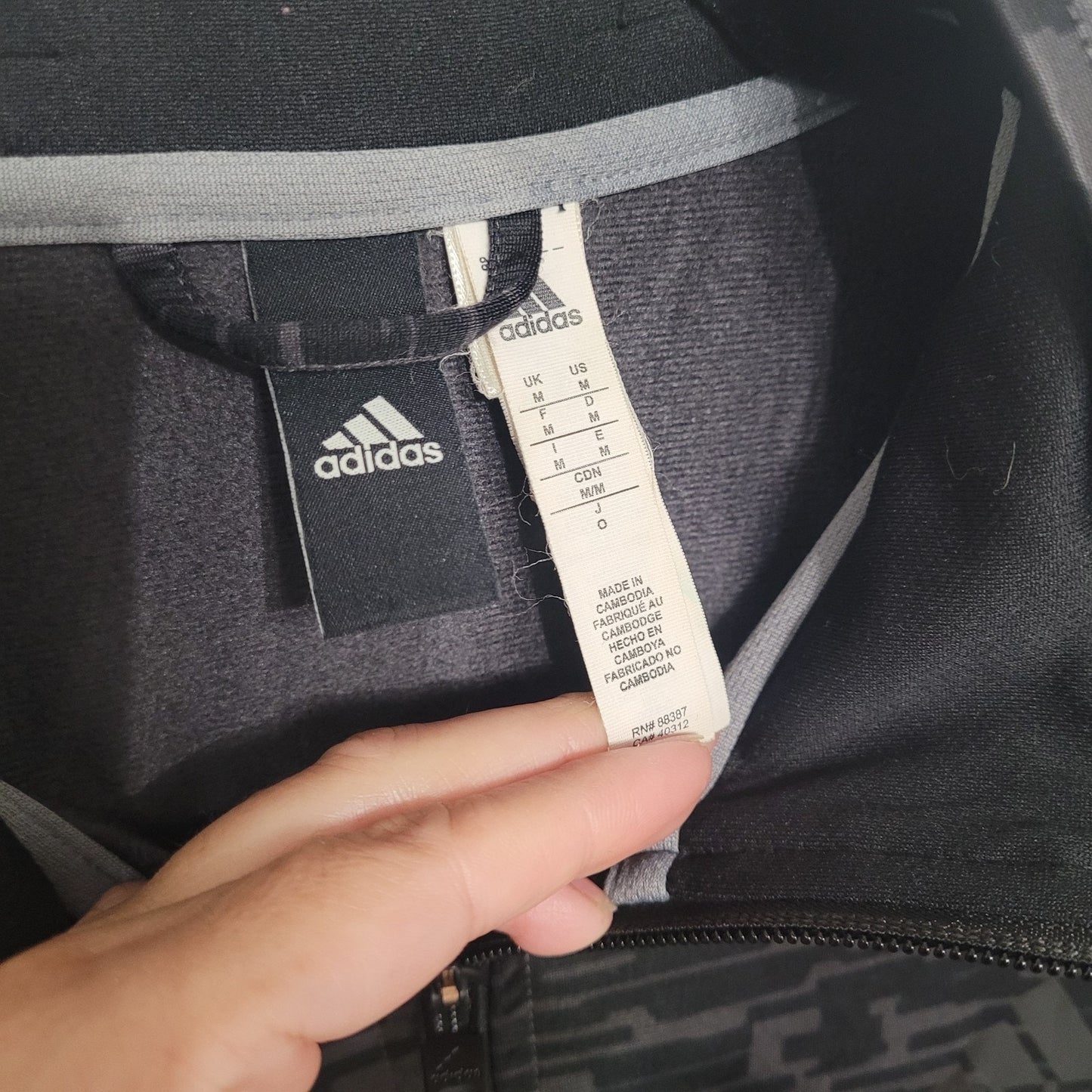 Adidas Men’s Medium Black Track Jacket Essentials Tricot Full Zip EUC