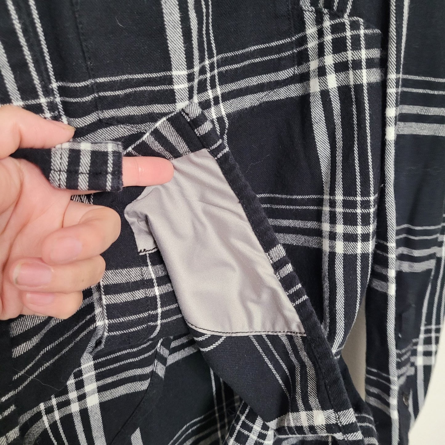 Duluth Trading Co. Women’s Small Plaid Flannel Shirt Hidden Reach Gusset EUC