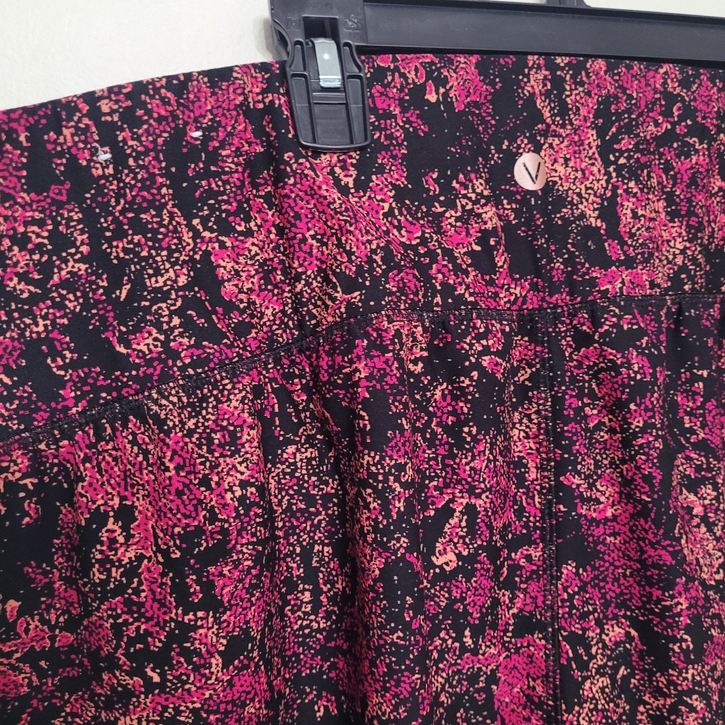 LIVI Activewear Women’s 26/28 Black Pink Printed High Rise Capri Leggings EUC