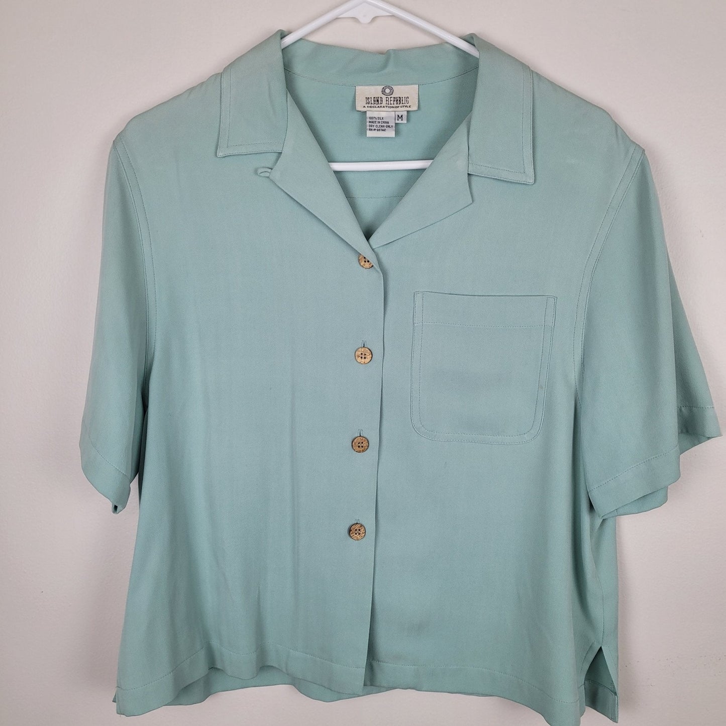 Island Republic Womens Medium Seafoam Blue Silk Short Sleeve Button Up Shirt