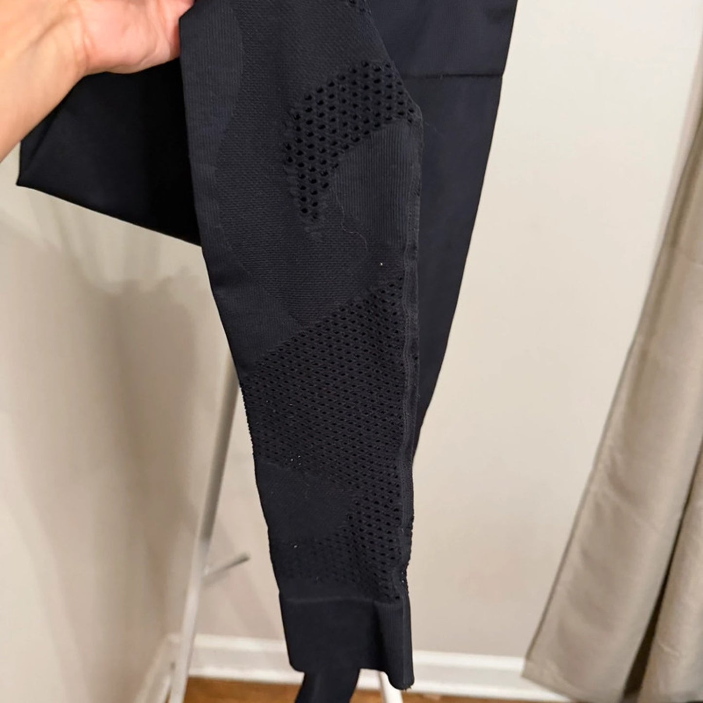 Fabletics Women’s S Seamless High Rise Leggings Black Textured Mesh Panels