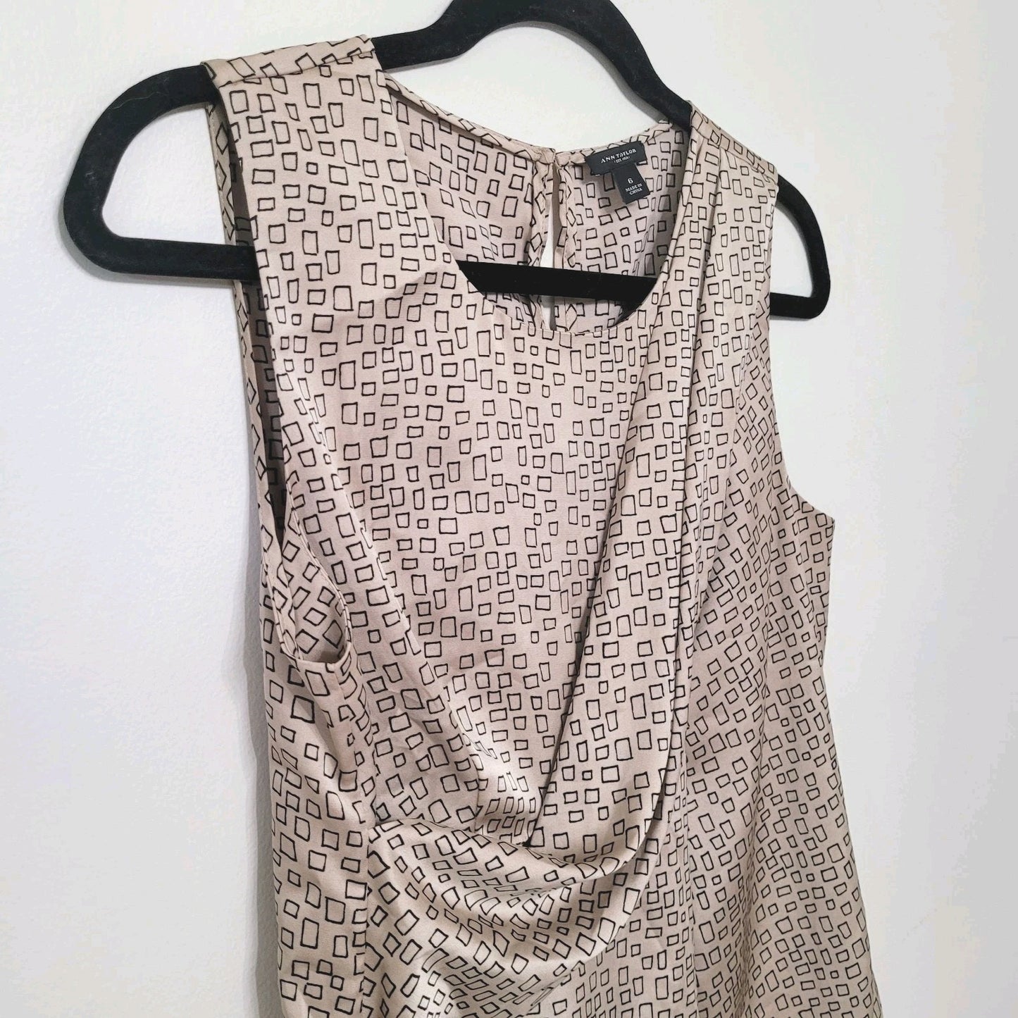 Ann Taylor Sleeveless Blouse Size 6 Tan Black Geometric Print Sarong Style