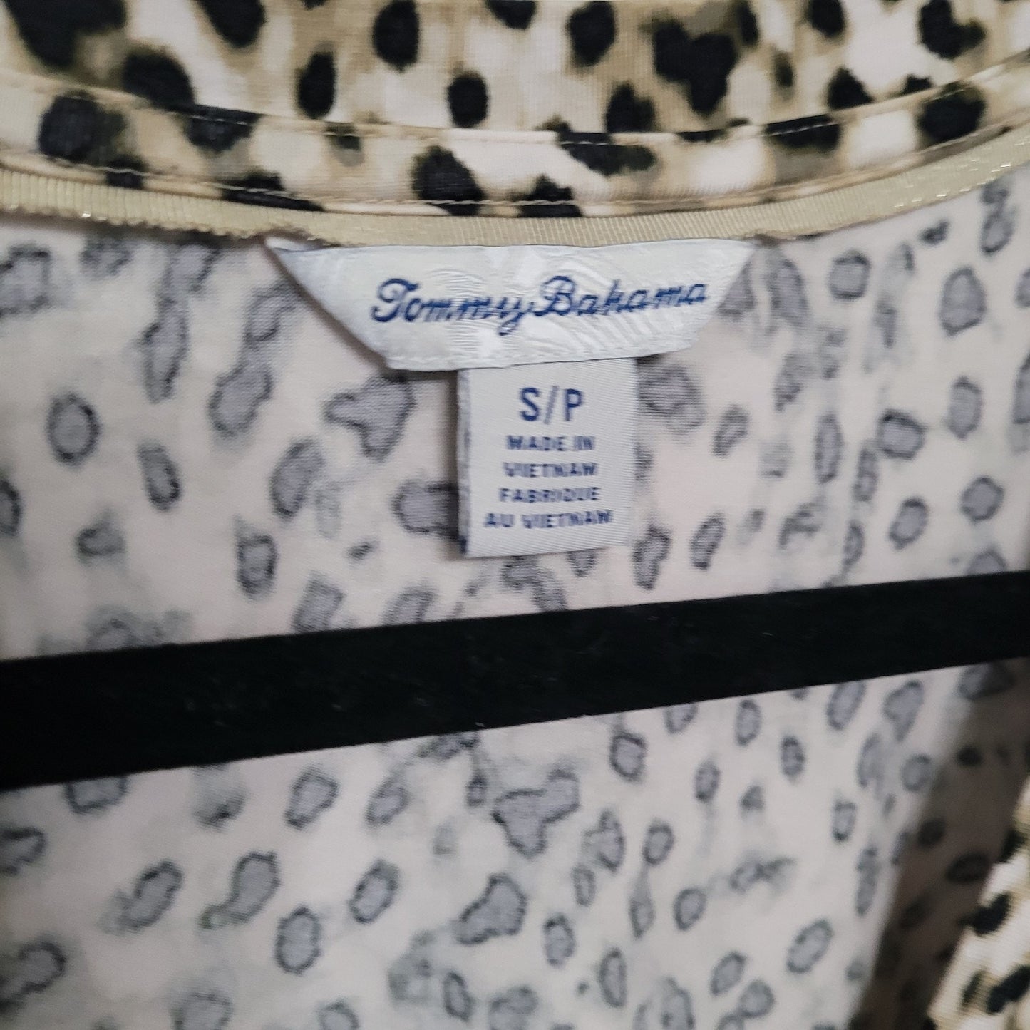 Tommy Bahama Women Buttery Soft Leopard Print Shirt Small Short Sleeve