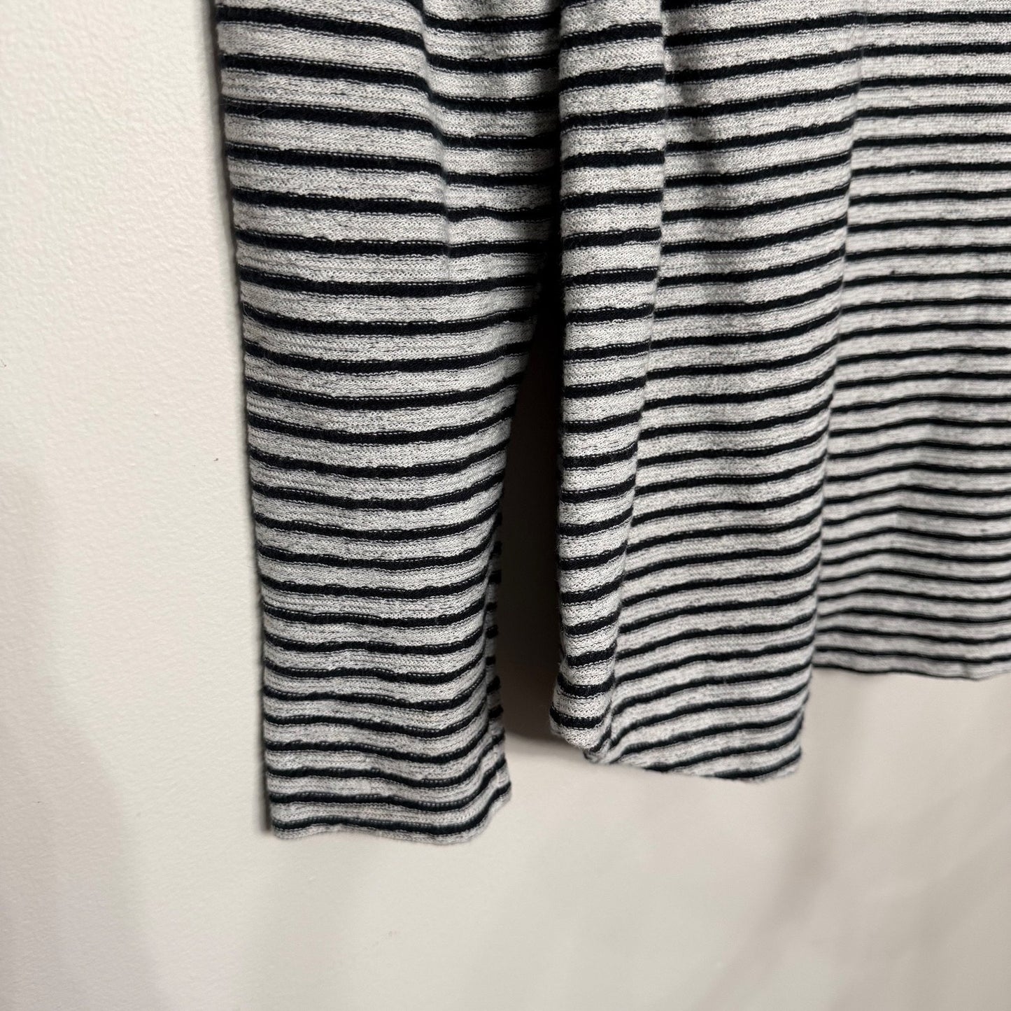 Lands’ End Womens L 14-16 Striped Long Sleeve Top Black Gray Cotton Knit