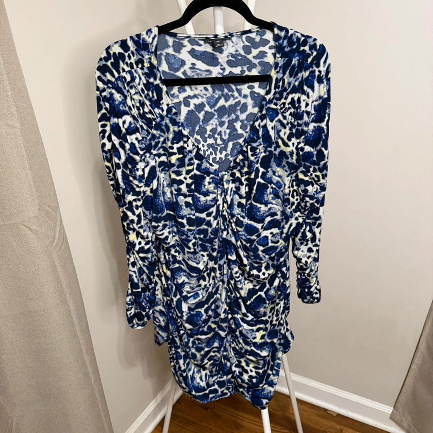 Fashion Bug Women’s 2XL Ruched Tunic Top Blue White Animal Print