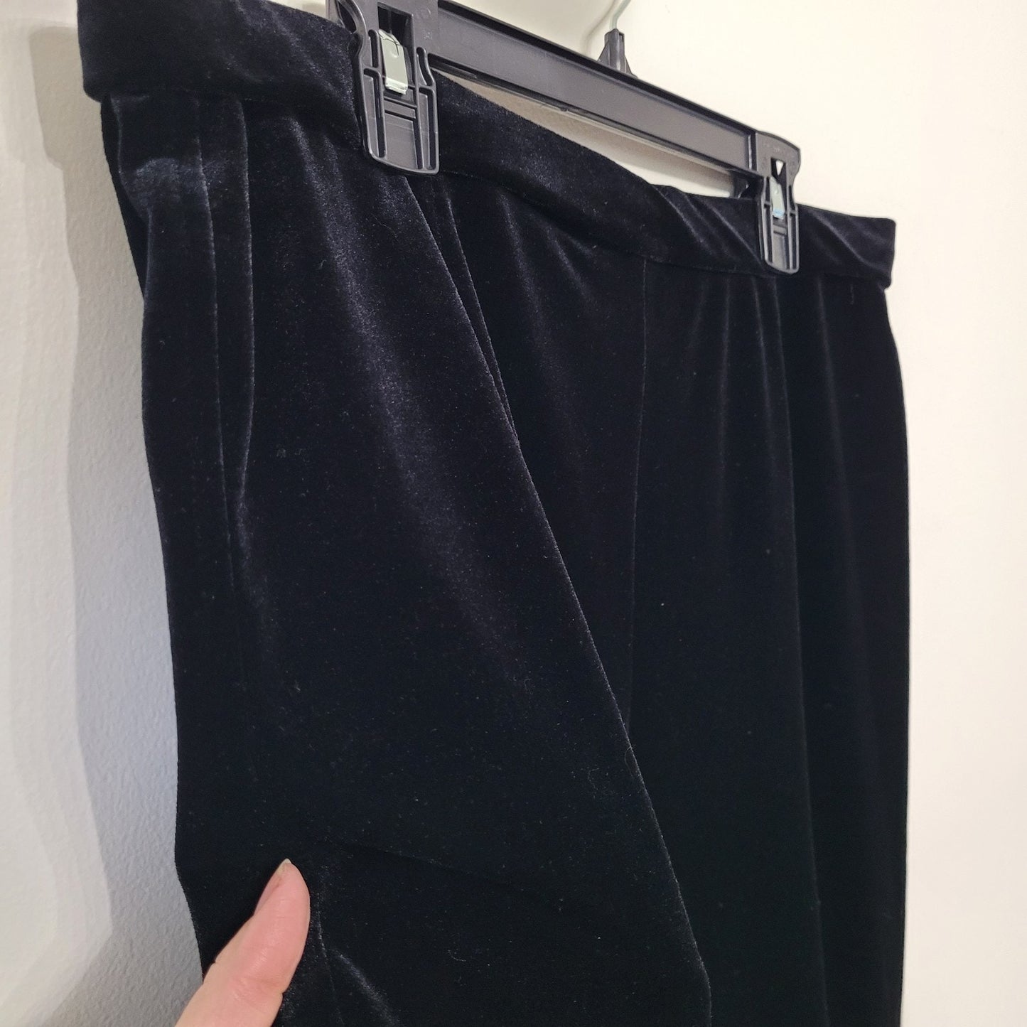 Chico’s Travelers Women’s Black Velvet Pants Size 3 XL Pull On No Tummy