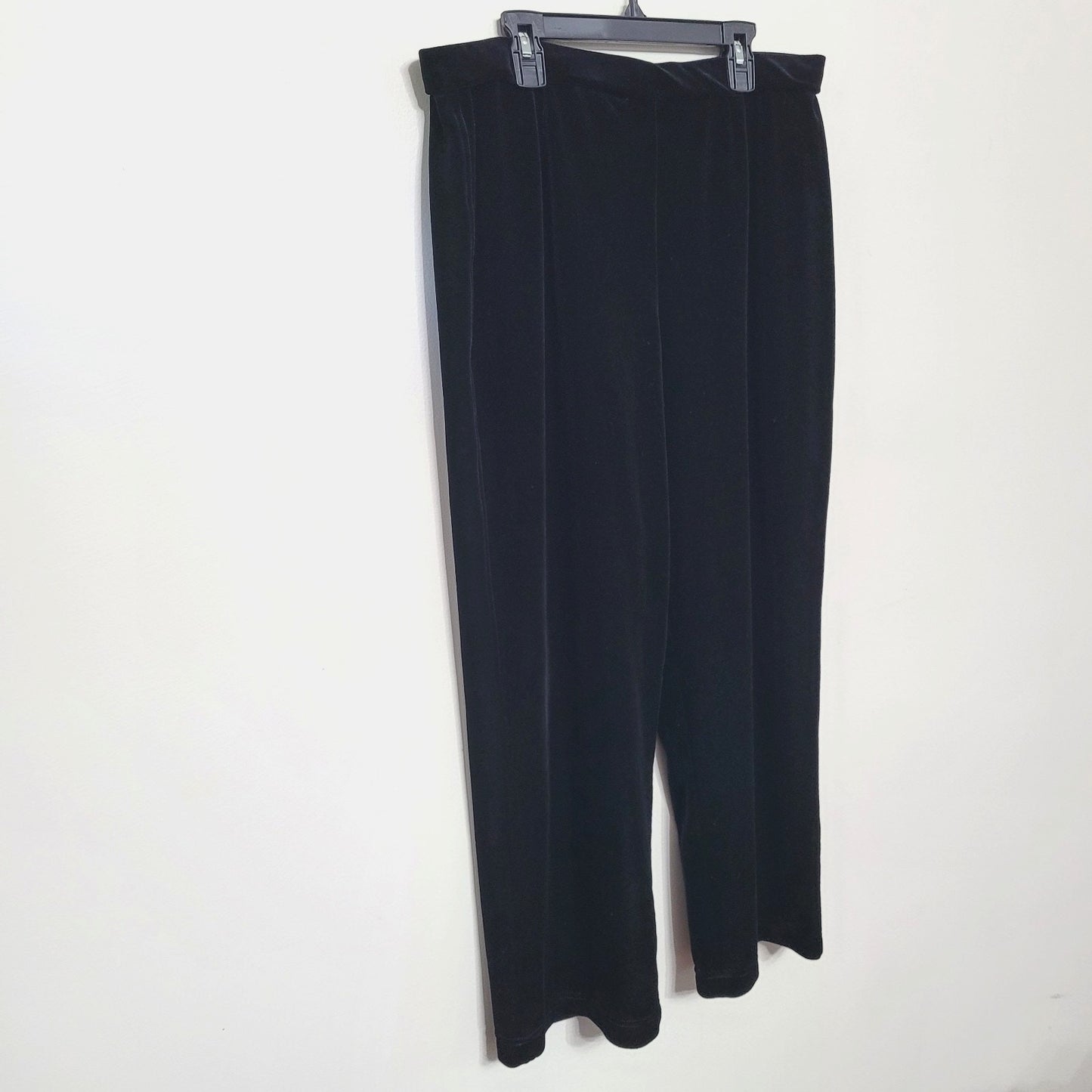 Chico’s Travelers Women’s Black Velvet Pants Size 3 XL Pull On No Tummy